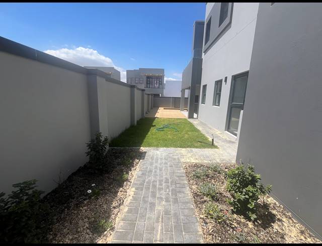 3 BEDROOM HOUSE FOR SALE IN SANDOWN